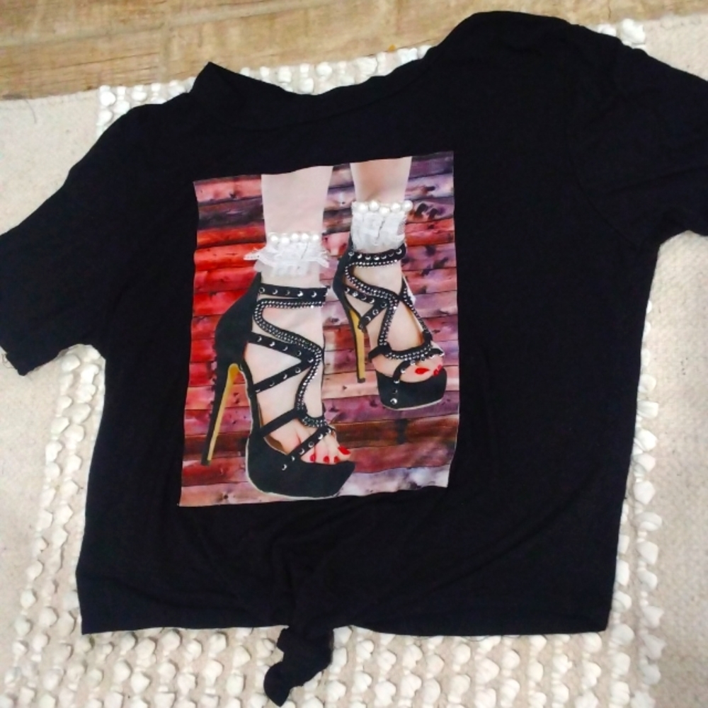 A black heels T-Shirt - Picture 1 of 3